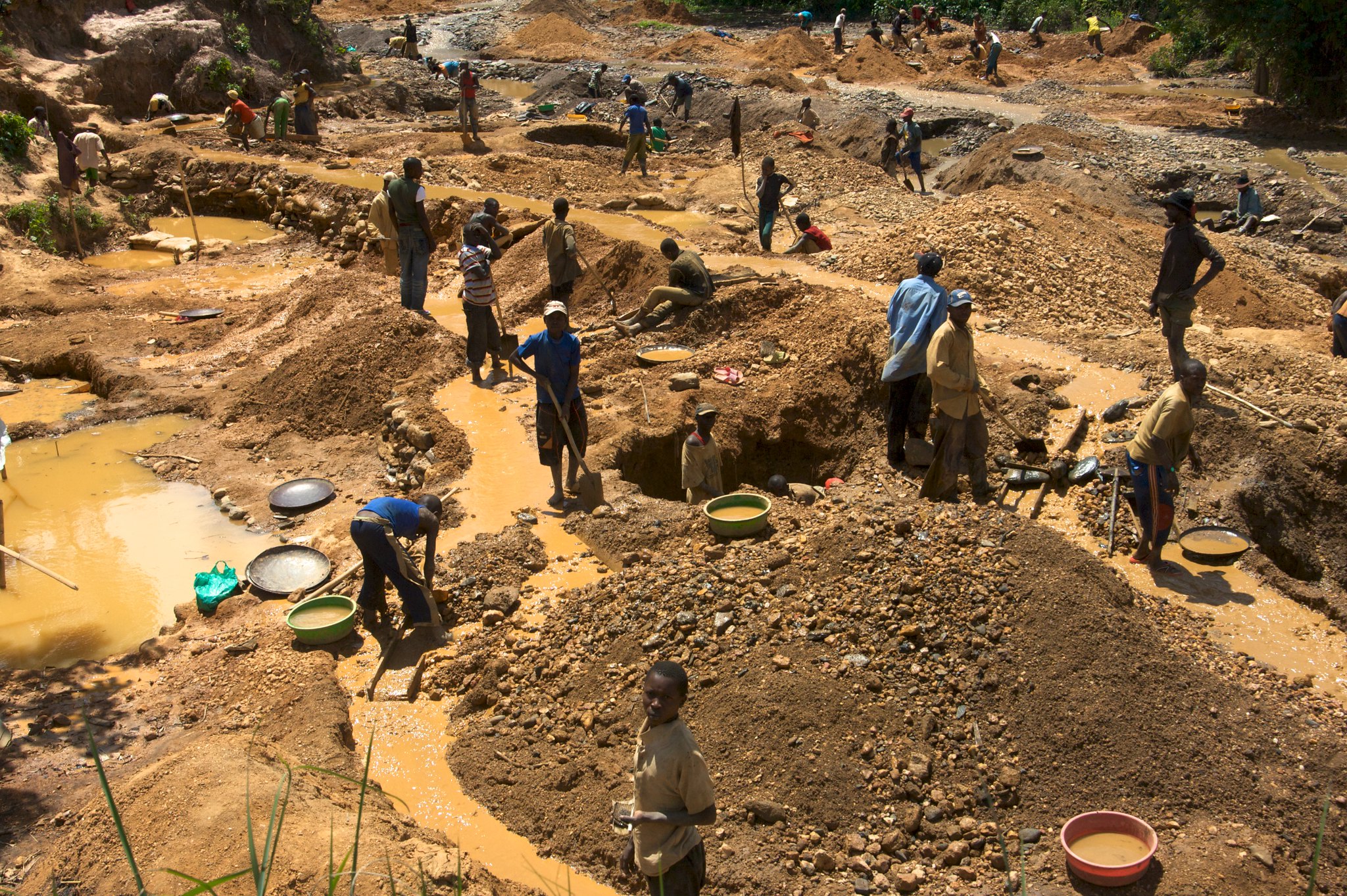 “Conflict minerals 6 - Lezhnev” by Enough Project, CC BY-NC-ND 2.0 “Conflict minerals 6 - Lezhnev” by Enough Project, CC BY-NC-ND 2.0