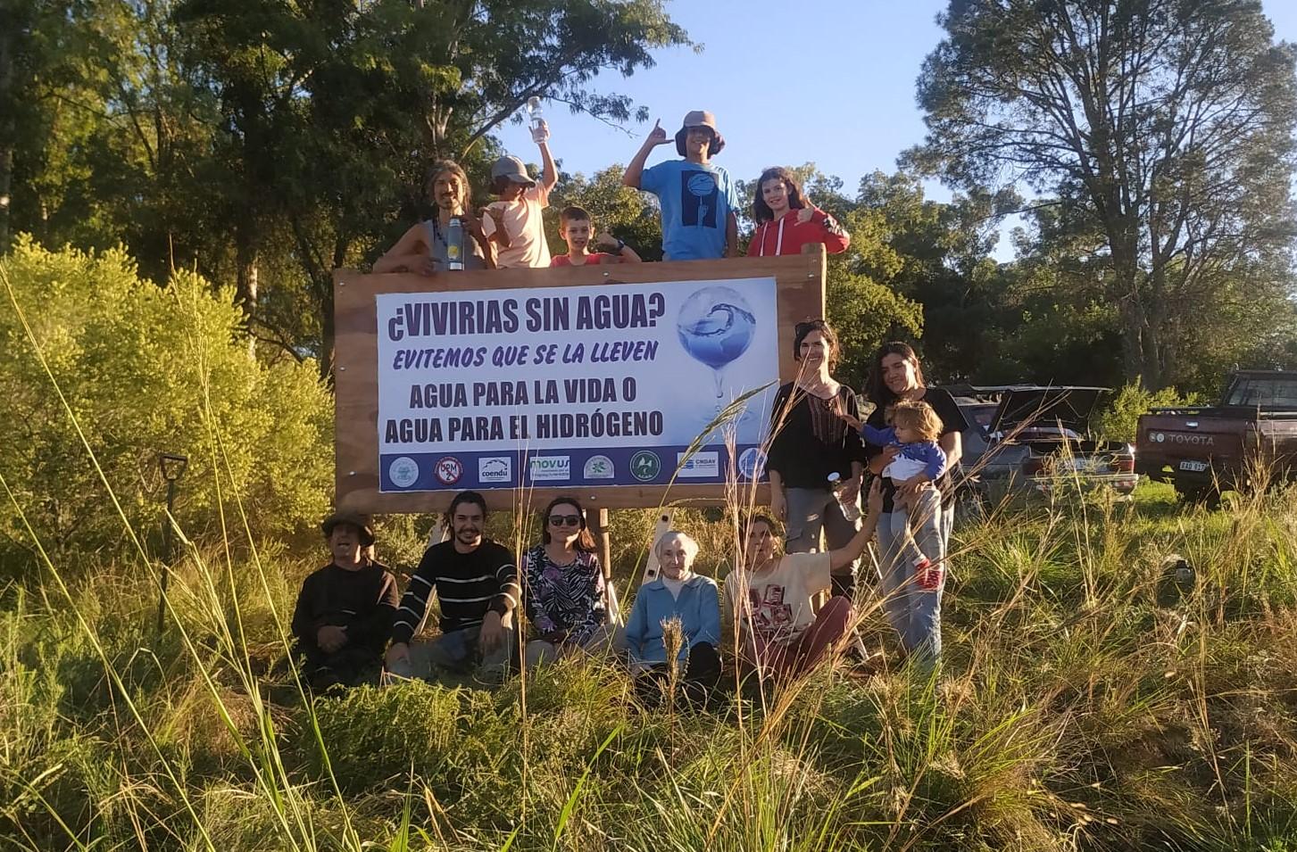 Action to protest against planned green hydrogen project in Uruguay. Credit: Agua es Vida Tacuarembó.